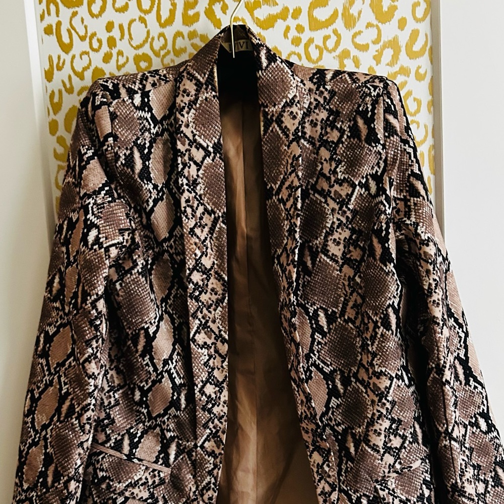Chic Tailored Snake Print Blazer